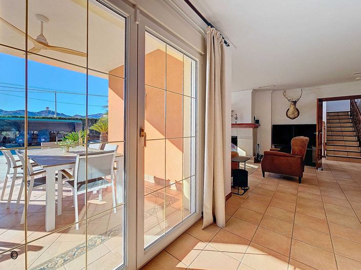 Image No.8-6 Bed Villa for sale