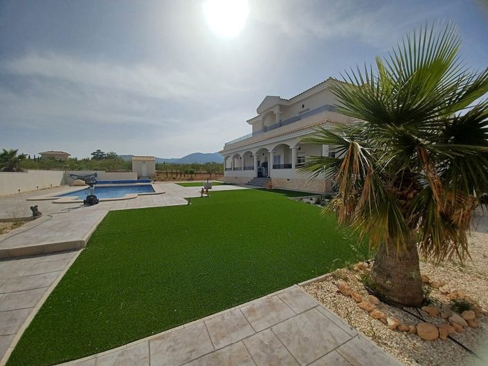 Image No.4-6 Bed Villa for sale