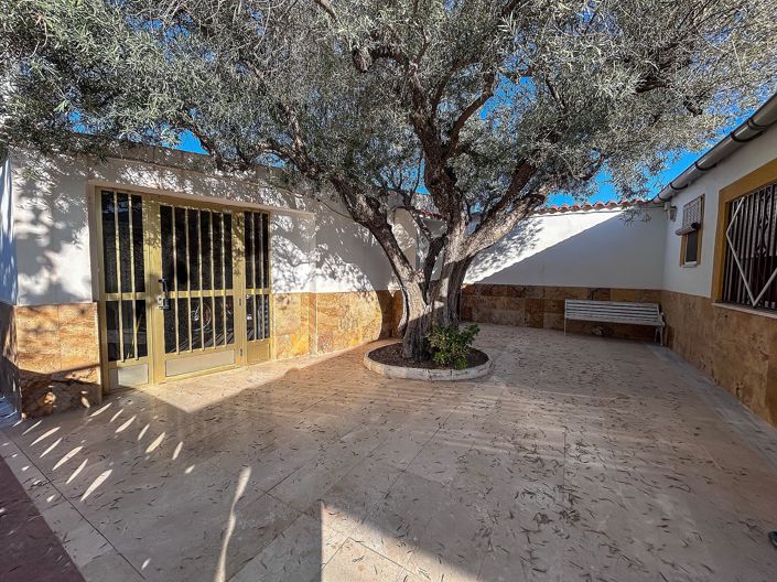 Image No.15-4 Bed Country House for sale