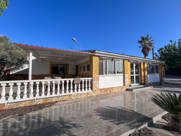 Image No.2-4 Bed Country House for sale