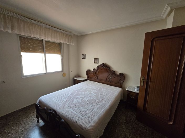 Image No.17-4 Bed Townhouse for sale