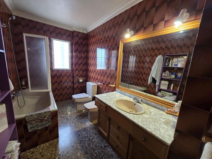 Image No.18-4 Bed Townhouse for sale