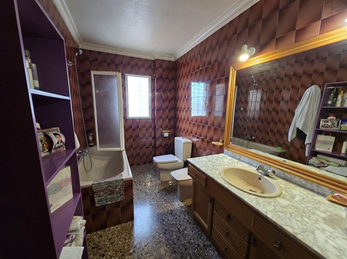 Image No.19-4 Bed Townhouse for sale