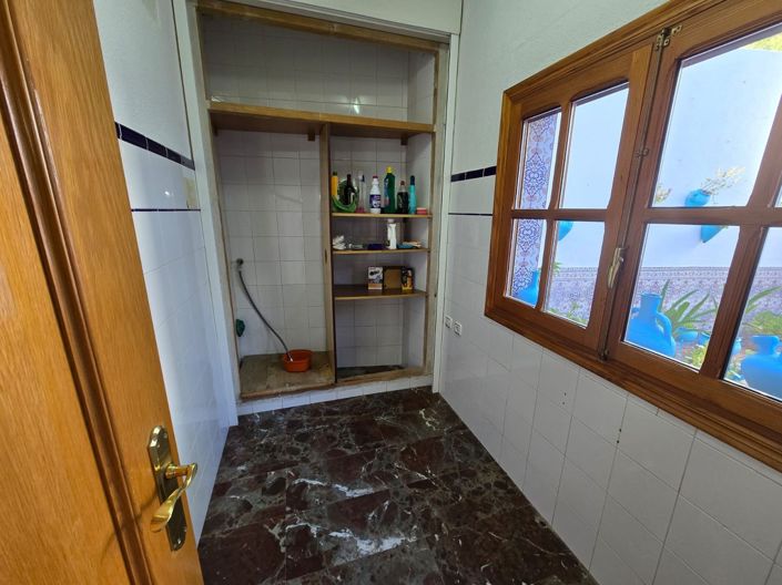 Image No.17-4 Bed Townhouse for sale