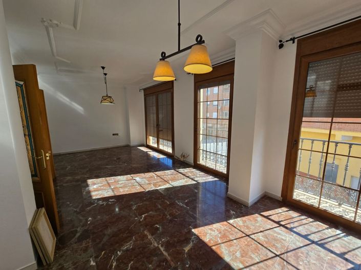 Image No.20-4 Bed Townhouse for sale