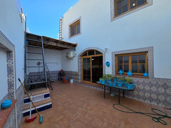 Image No.23-4 Bed Townhouse for sale