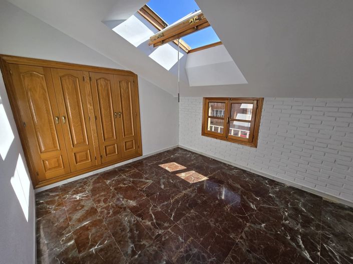 Image No.27-4 Bed Townhouse for sale