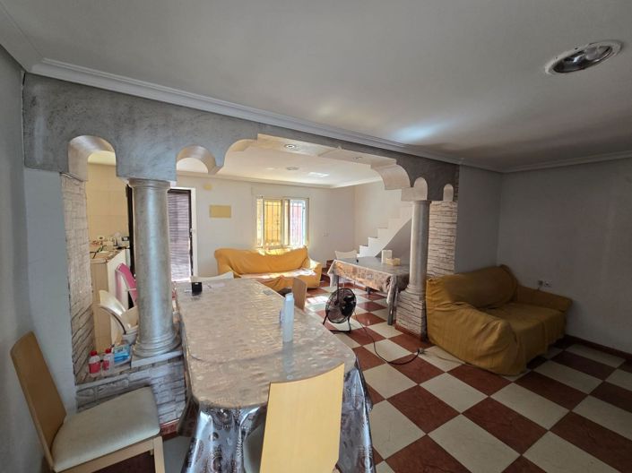 Image No.25-5 Bed Townhouse for sale