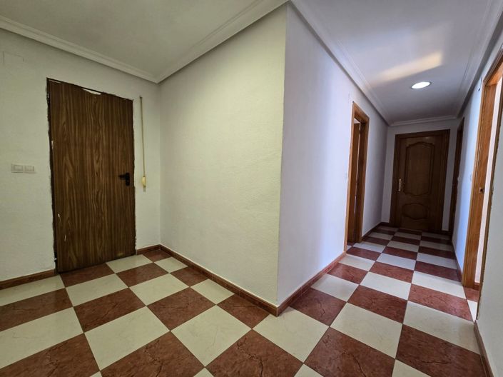 Image No.27-5 Bed Townhouse for sale