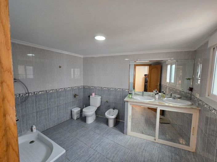 Image No.29-5 Bed Townhouse for sale