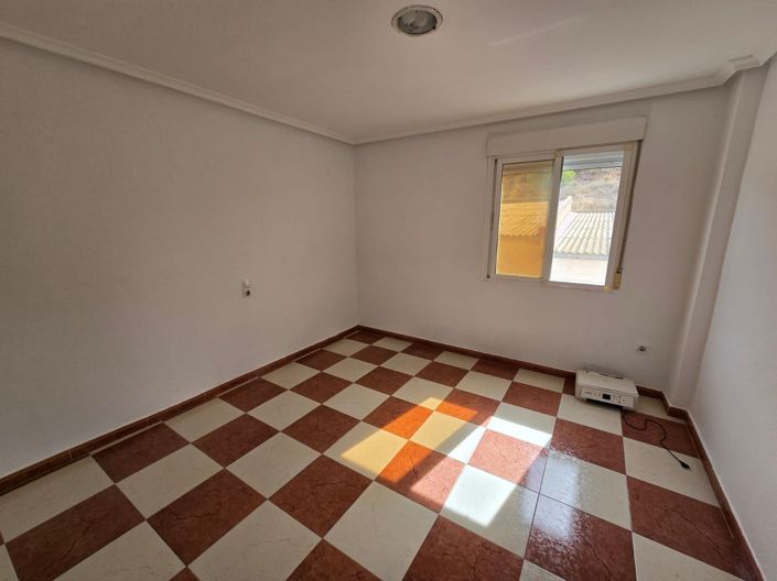 Image No.30-5 Bed Townhouse for sale