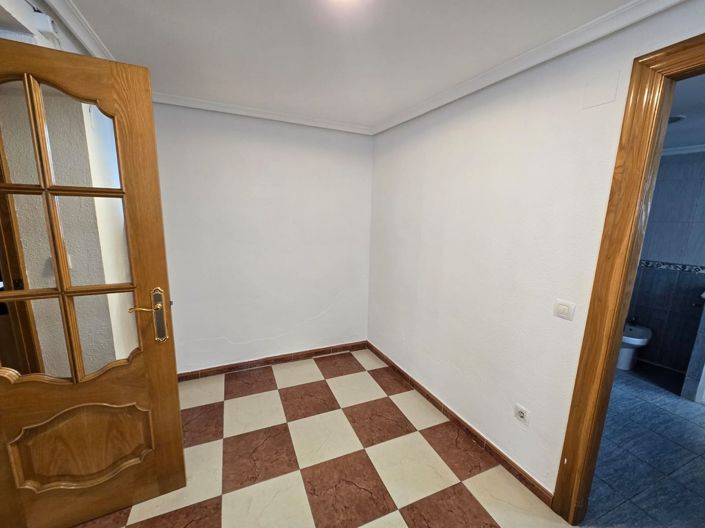 Image No.33-5 Bed Townhouse for sale