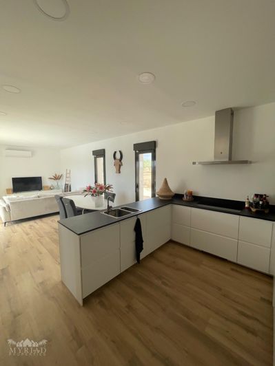 Image No.15-3 Bed Townhouse for sale