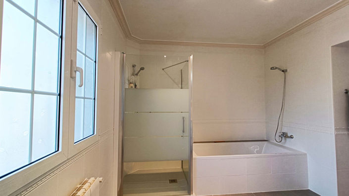 Image No.37-5 Bed Villa for sale