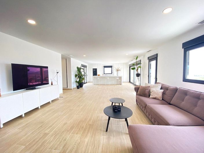 Image No.10-4 Bed Villa for sale