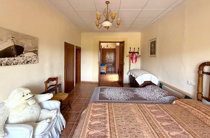 Image No.22-12 Bed Country House for sale