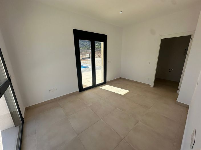 Image No.9-3 Bed Villa for sale