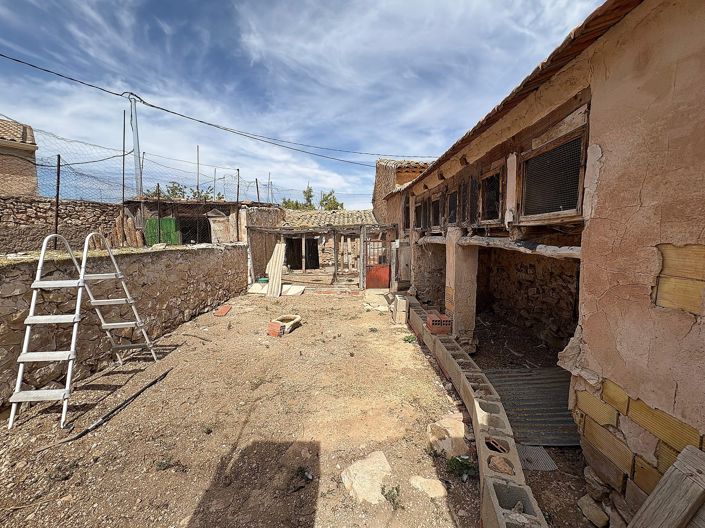 Image No.23-6 Bed Property for sale