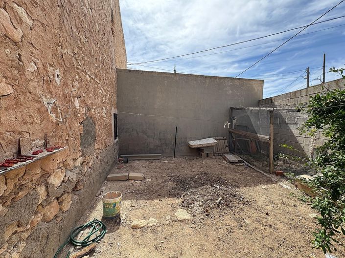 Image No.24-6 Bed Property for sale