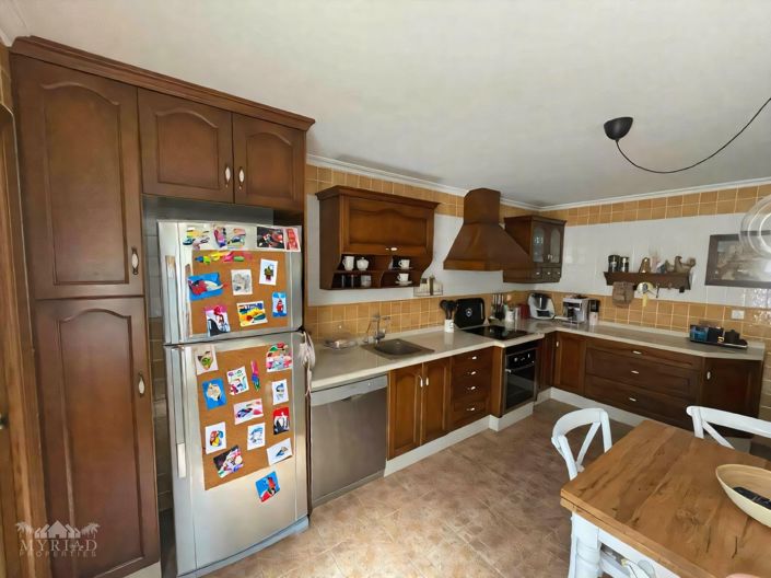 Image No.15-4 Bed Townhouse for sale