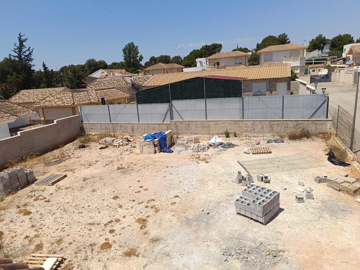 Image No.1-3 Bed Land for sale