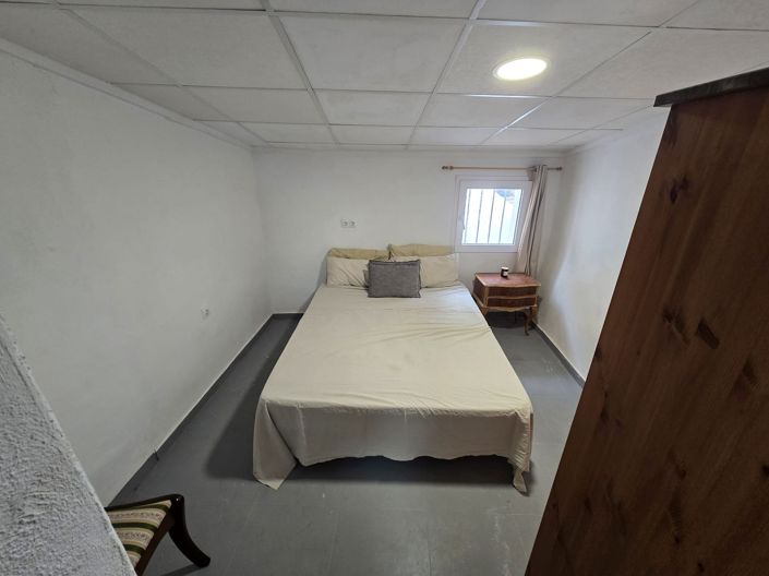 Image No.20-2 Bed Townhouse for sale