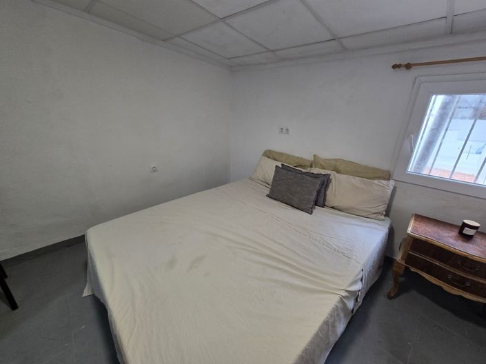 Image No.27-2 Bed Townhouse for sale