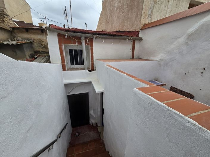 Image No.8-2 Bed Townhouse for sale