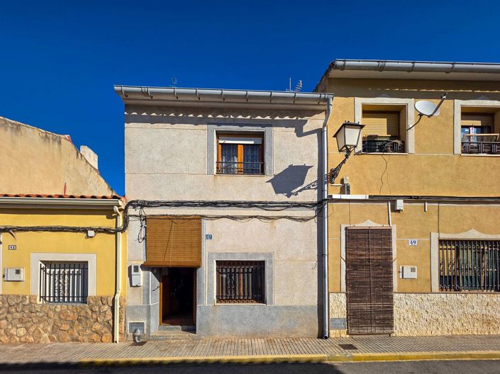 Image No.1-3 Bed Townhouse for sale