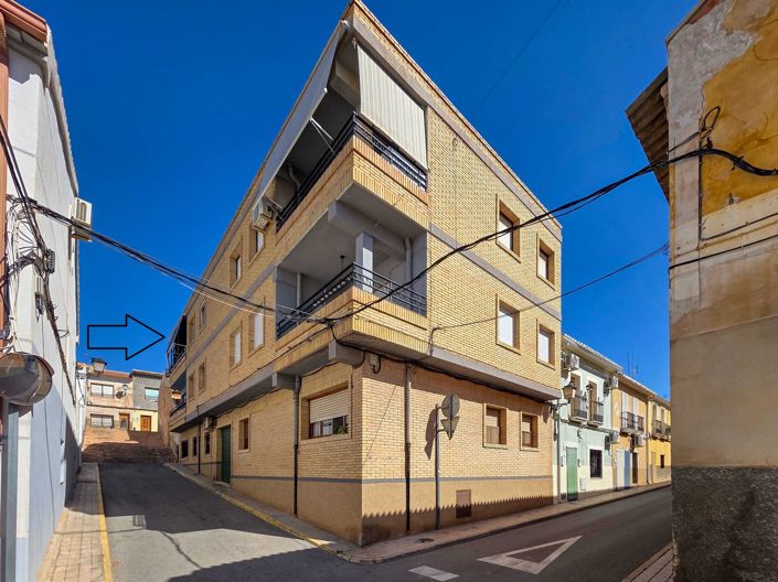 Image No.1-4 Bed Apartment for sale