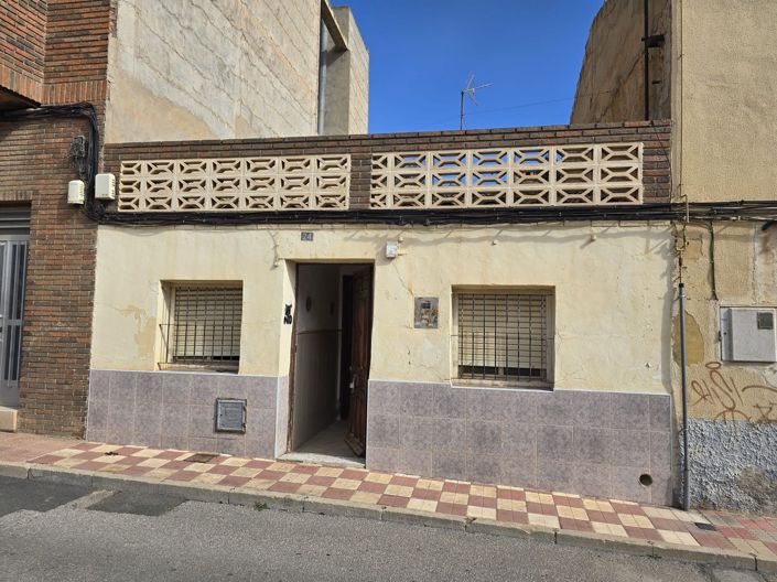 Image No.1-Propriété de 4 chambres à vendre à Sax
