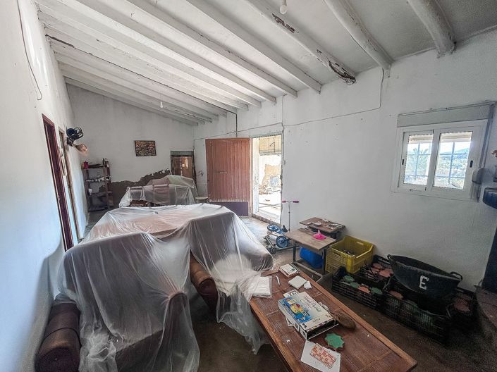 Image No.6-2 Bed Country House for sale