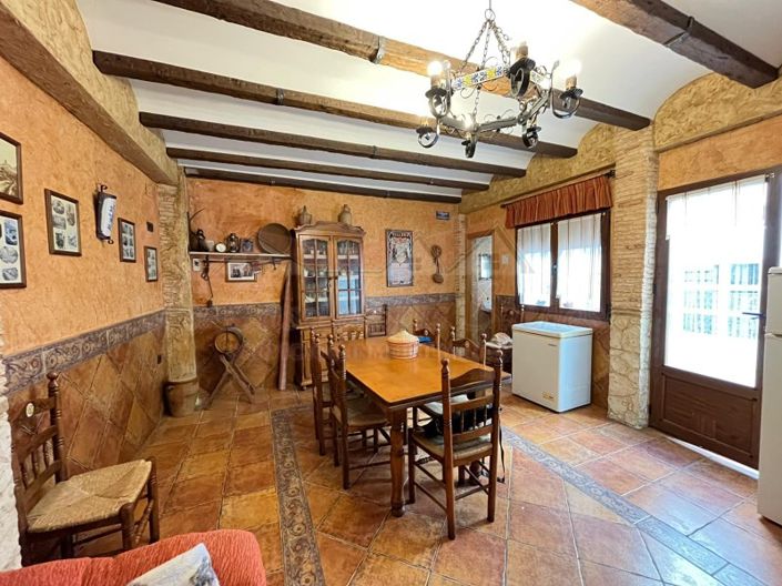 Image No.1-5 Bed Townhouse for sale