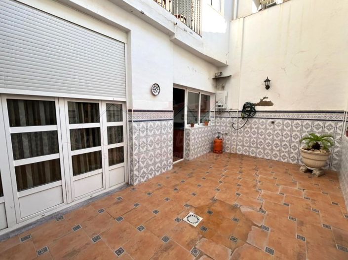 Image No.12-5 Bed Townhouse for sale