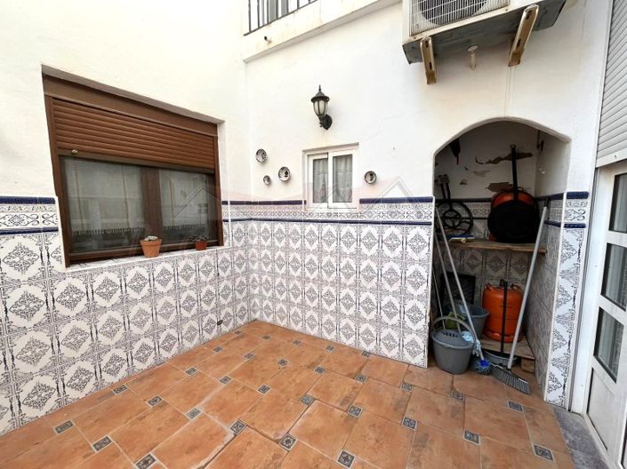 Image No.13-5 Bed Townhouse for sale