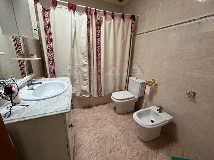 Image No.20-5 Bed Townhouse for sale