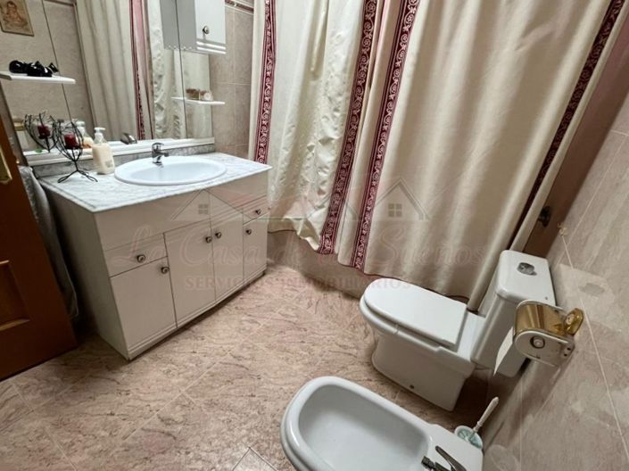 Image No.21-5 Bed Townhouse for sale