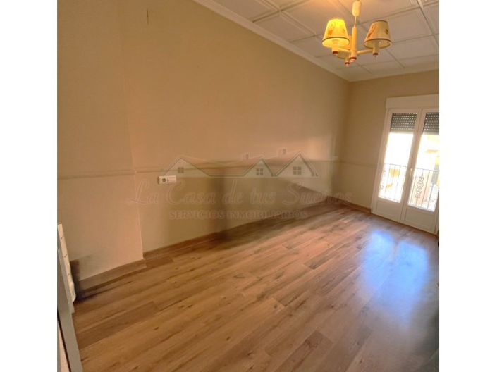 Image No.25-5 Bed Townhouse for sale