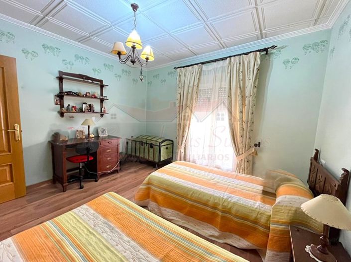 Image No.27-5 Bed Townhouse for sale