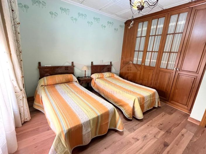 Image No.28-5 Bed Townhouse for sale