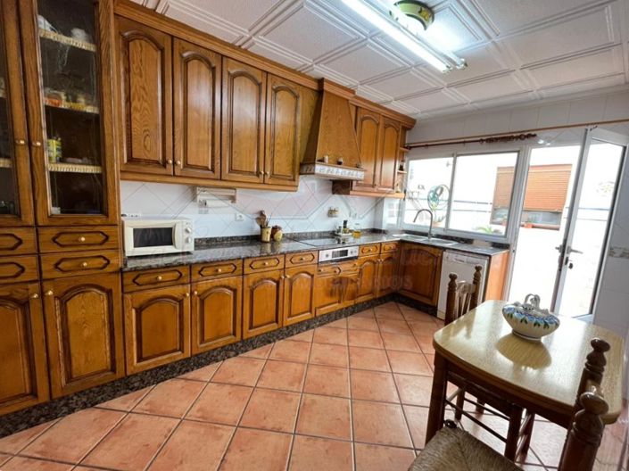 Image No.30-5 Bed Townhouse for sale