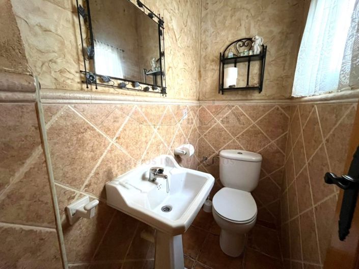 Image No.8-5 Bed Townhouse for sale