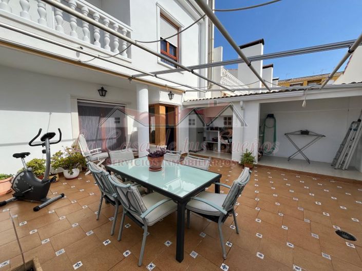 Image No.1-4 Bed Townhouse for sale