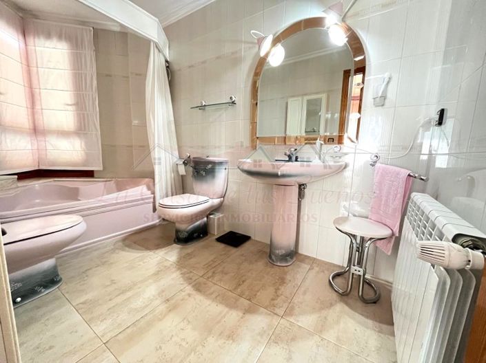 Image No.19-4 Bed Townhouse for sale