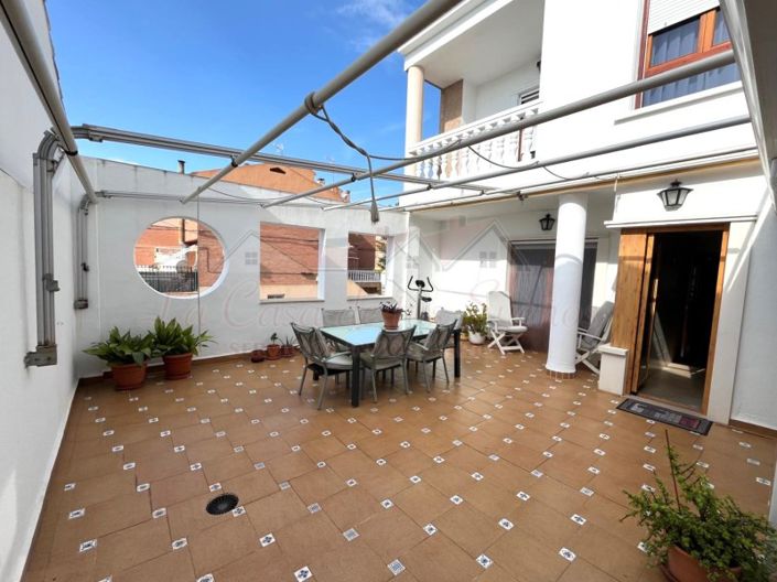 Image No.2-4 Bed Townhouse for sale