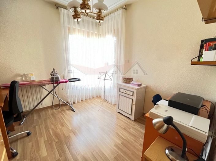 Image No.27-4 Bed Townhouse for sale