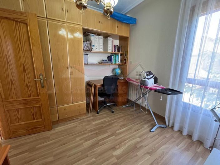 Image No.28-4 Bed Townhouse for sale