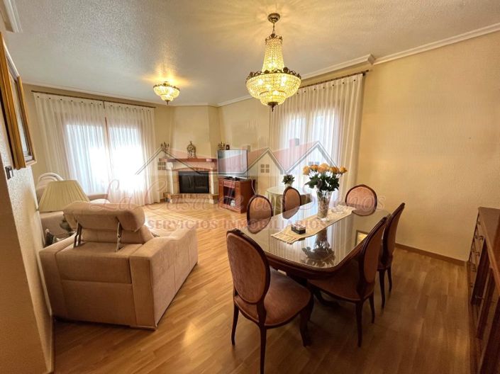 Image No.4-4 Bed Townhouse for sale