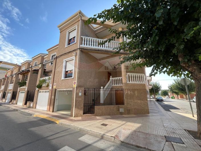 Image No.44-4 Bed Townhouse for sale