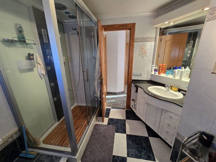 Image No.11-4 Bed Apartment for sale